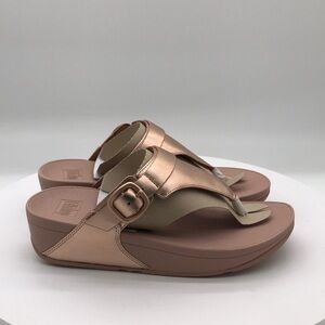 Fitflop Womens  Metallic Rose Gold Wedge Thong Sandals size 7.5 US